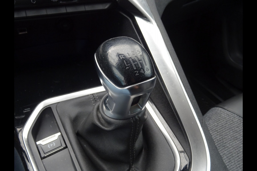 Peugeot 3008 1.2 PureTech Allure * CARPAY * 19 INCH !!