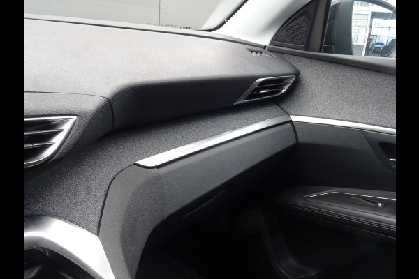 Peugeot 3008 1.2 PureTech Allure * CARPAY * 19 INCH !!