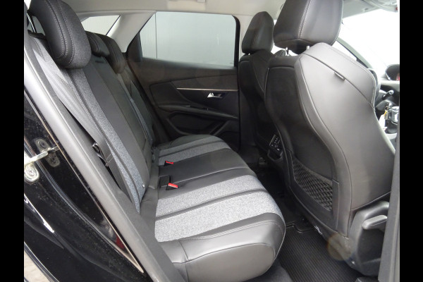 Peugeot 3008 1.2 PureTech Allure * CARPAY * 19 INCH !!