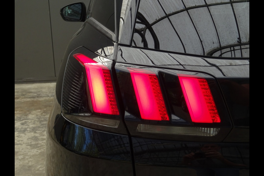 Peugeot 3008 1.2 PureTech Allure * CARPAY * 19 INCH !!