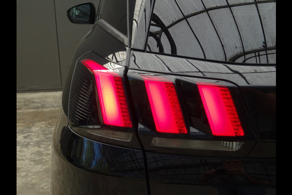 Peugeot 3008 1.2 PureTech Allure * CARPAY * 19 INCH !!