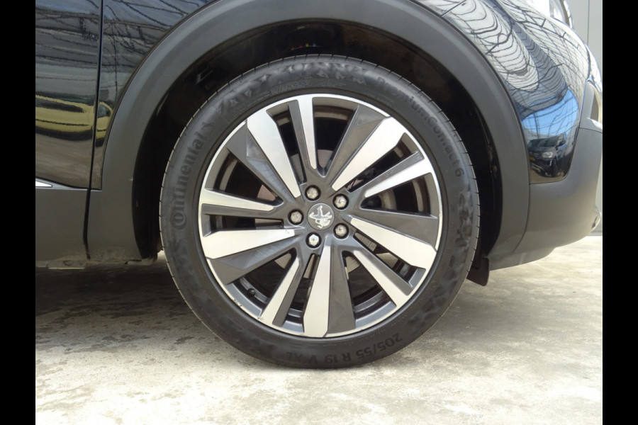 Peugeot 3008 1.2 PureTech Allure * CARPAY * 19 INCH !!