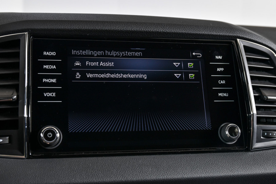 Škoda Karoq 1.5 TSI ACT 150 PK Business Edition - Automaat | Dig. Cockpit | Cruise | Stoel-+Stuurverw. | PDC | Camera | App. Connect | ECC | DAB | LM 17" | 4167