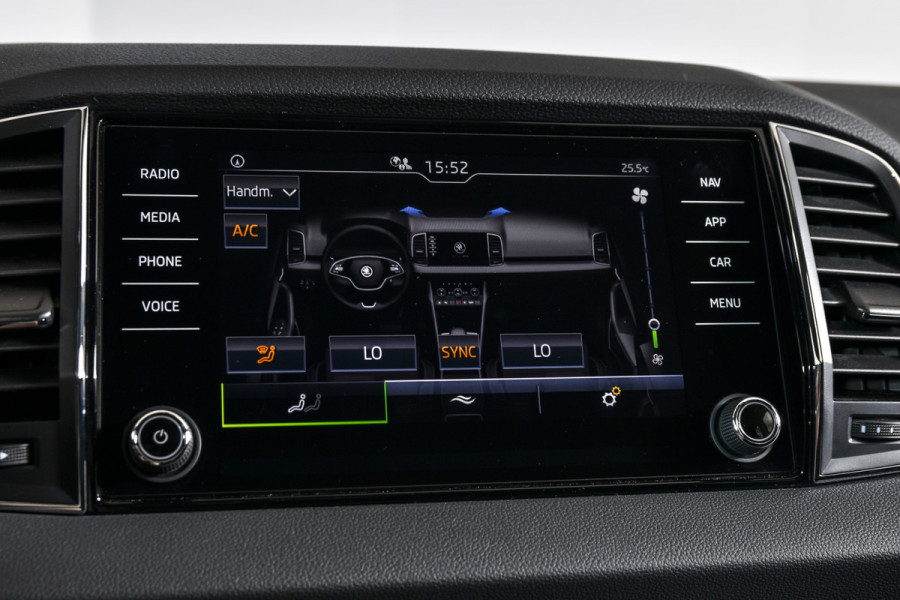 Škoda Karoq 1.5 TSI ACT 150 PK Business Edition - Automaat | Dig. Cockpit | Cruise | Stoel-+Stuurverw. | PDC | Camera | App. Connect | ECC | DAB | LM 17" | 4167