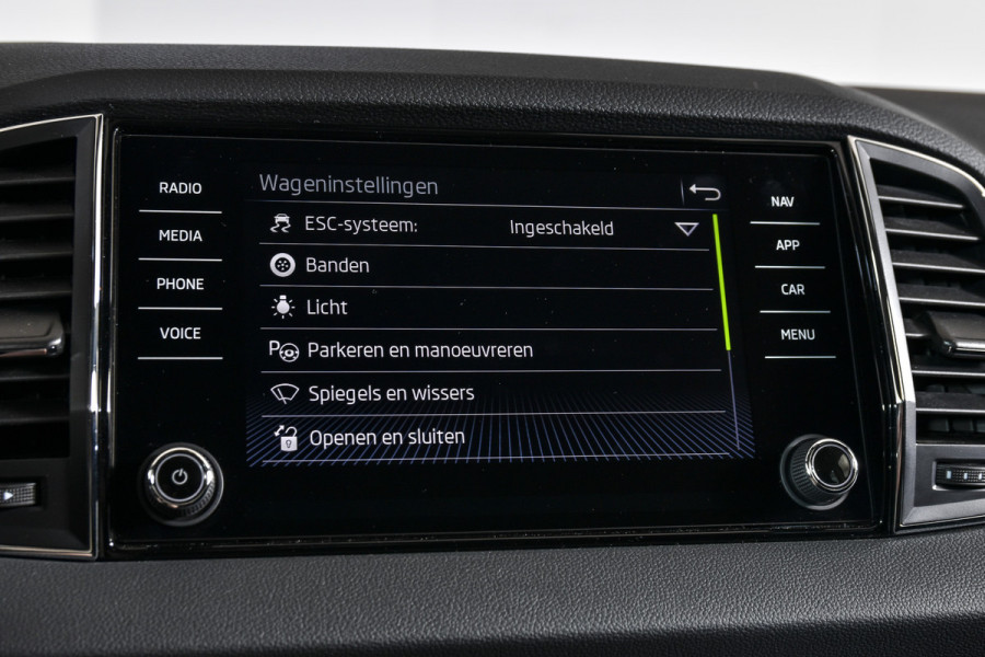 Škoda Karoq 1.5 TSI ACT 150 PK Business Edition - Automaat | Dig. Cockpit | Cruise | Stoel-+Stuurverw. | PDC | Camera | App. Connect | ECC | DAB | LM 17" | 4167