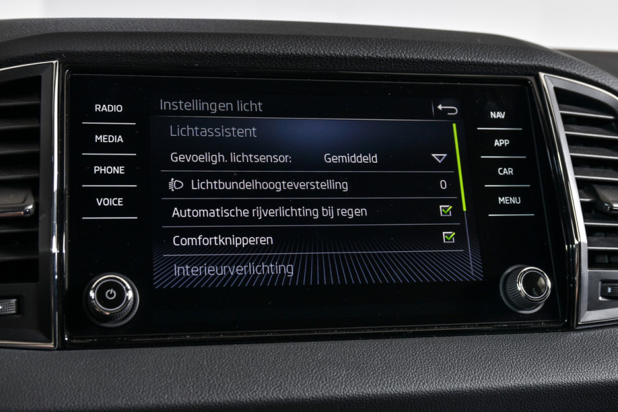 Škoda Karoq 1.5 TSI ACT 150 PK Business Edition - Automaat | Dig. Cockpit | Cruise | Stoel-+Stuurverw. | PDC | Camera | App. Connect | ECC | DAB | LM 17" | 4167