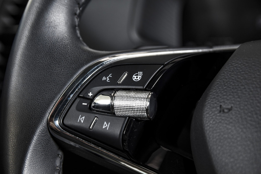 Škoda Karoq 1.5 TSI ACT 150 PK Business Edition - Automaat | Dig. Cockpit | Cruise | Stoel-+Stuurverw. | PDC | Camera | App. Connect | ECC | DAB | LM 17" | 4167