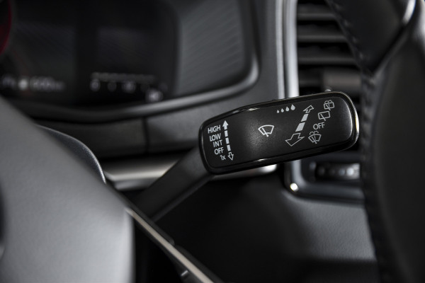 Škoda Karoq 1.5 TSI ACT 150 PK Business Edition - Automaat | Dig. Cockpit | Cruise | Stoel-+Stuurverw. | PDC | Camera | App. Connect | ECC | DAB | LM 17" | 4167