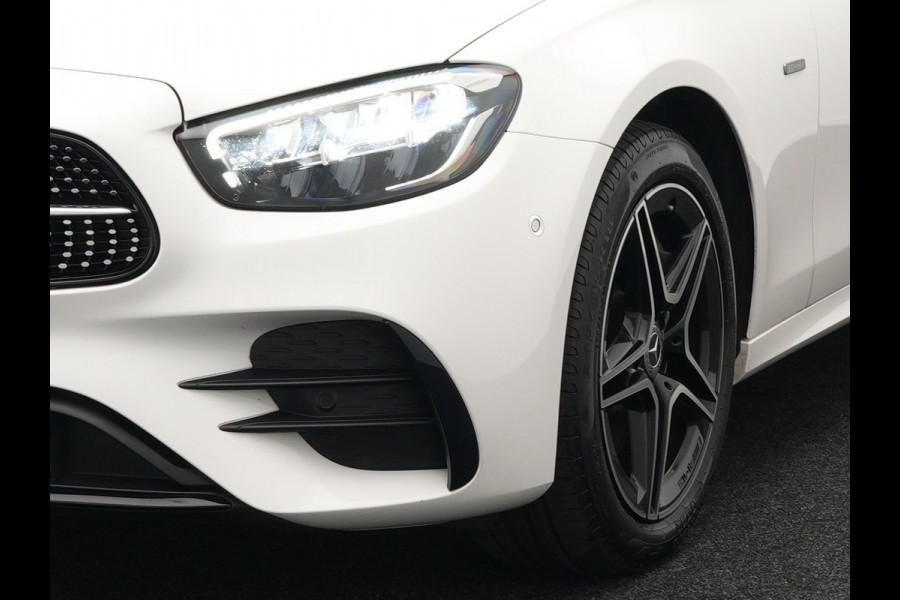 Mercedes-Benz E-Klasse Estate 300 e AMG Plug In Hybrid 320pk Dealer O.H PHEV | Widescreen Navi | Sfeerverlichting | Night Pakket | Camera | Apple Carplay | Alcantara Sportstoelen Verwarmd | LED |