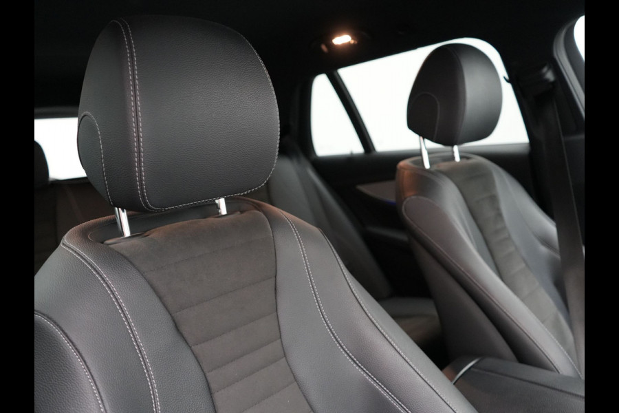 Mercedes-Benz E-Klasse Estate 300 e AMG Plug In Hybrid 320pk Dealer O.H PHEV | Widescreen Navi | Sfeerverlichting | Night Pakket | Camera | Apple Carplay | Alcantara Sportstoelen Verwarmd | LED |