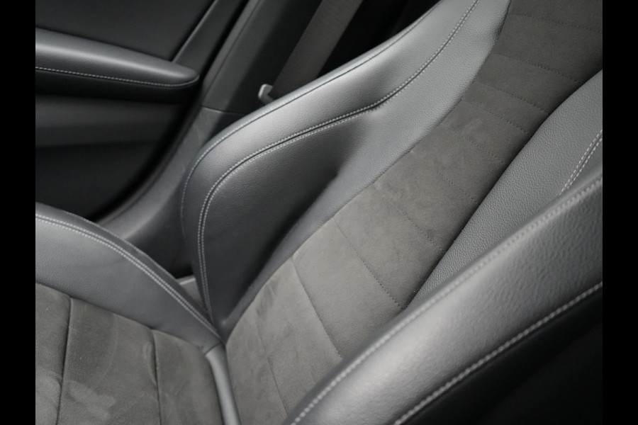 Mercedes-Benz E-Klasse Estate 300 e AMG Plug In Hybrid 320pk Dealer O.H PHEV | Widescreen Navi | Sfeerverlichting | Night Pakket | Camera | Apple Carplay | Alcantara Sportstoelen Verwarmd | LED |