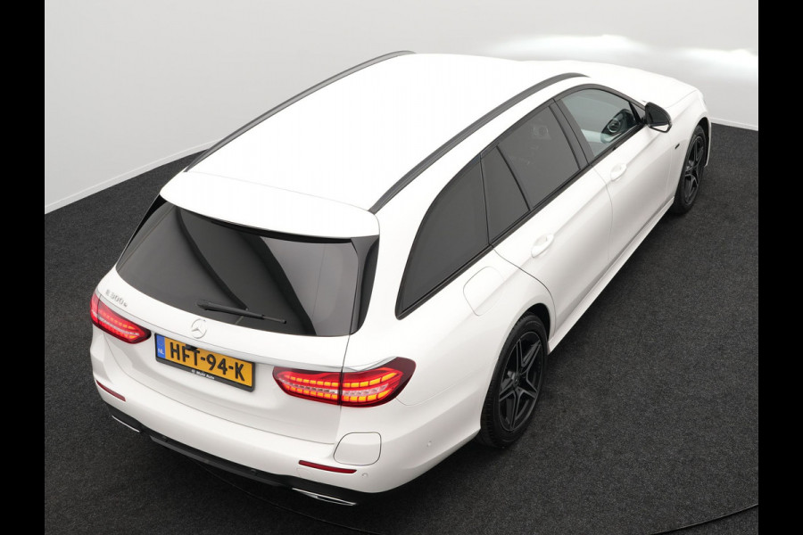 Mercedes-Benz E-Klasse Estate 300 e AMG Plug In Hybrid 320pk Dealer O.H PHEV | Widescreen Navi | Sfeerverlichting | Night Pakket | Camera | Apple Carplay | Alcantara Sportstoelen Verwarmd | LED |