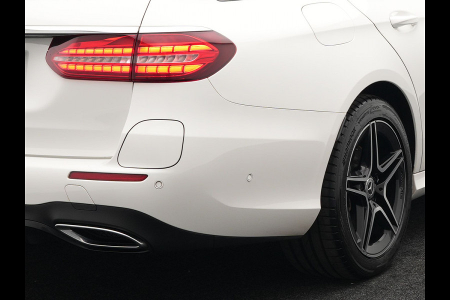 Mercedes-Benz E-Klasse Estate 300 e AMG Plug In Hybrid 320pk Dealer O.H PHEV | Widescreen Navi | Sfeerverlichting | Night Pakket | Camera | Apple Carplay | Alcantara Sportstoelen Verwarmd | LED |