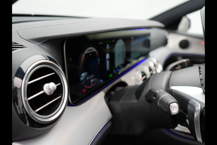 Mercedes-Benz E-Klasse Estate 300 e AMG Plug In Hybrid 320pk Dealer O.H PHEV | Widescreen Navi | Sfeerverlichting | Night Pakket | Camera | Apple Carplay | Alcantara Sportstoelen Verwarmd | LED |