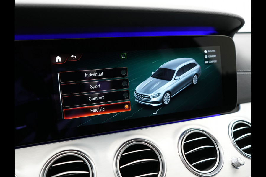 Mercedes-Benz E-Klasse Estate 300 e AMG Plug In Hybrid 320pk Dealer O.H PHEV | Widescreen Navi | Sfeerverlichting | Night Pakket | Camera | Apple Carplay | Alcantara Sportstoelen Verwarmd | LED |