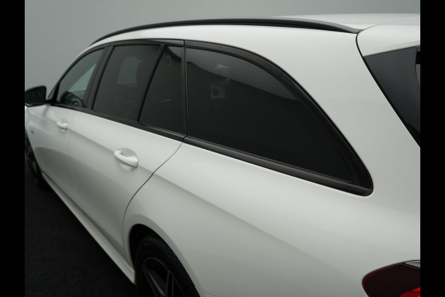 Mercedes-Benz E-Klasse Estate 300 e AMG Plug In Hybrid 320pk Dealer O.H PHEV | Widescreen Navi | Sfeerverlichting | Night Pakket | Camera | Apple Carplay | Alcantara Sportstoelen Verwarmd | LED |