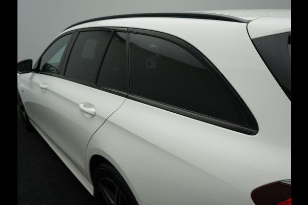 Mercedes-Benz E-Klasse Estate 300 e AMG Plug In Hybrid 320pk Dealer O.H PHEV | Widescreen Navi | Sfeerverlichting | Night Pakket | Camera | Apple Carplay | Alcantara Sportstoelen Verwarmd | LED |
