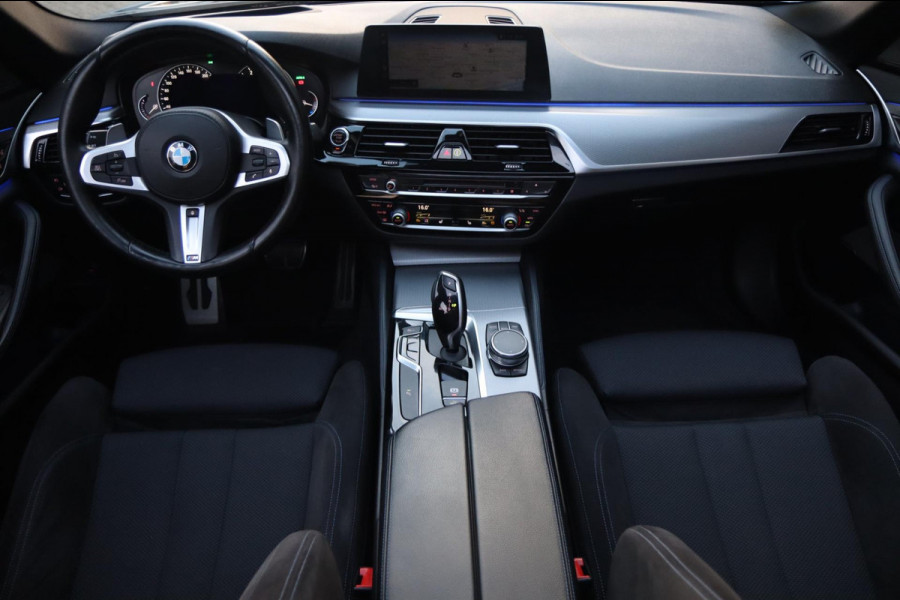 BMW 5 Serie Touring 540i xDrive M Sport / PANODAK / CAMERA / HUD / H&K / KEYLESS / 20''