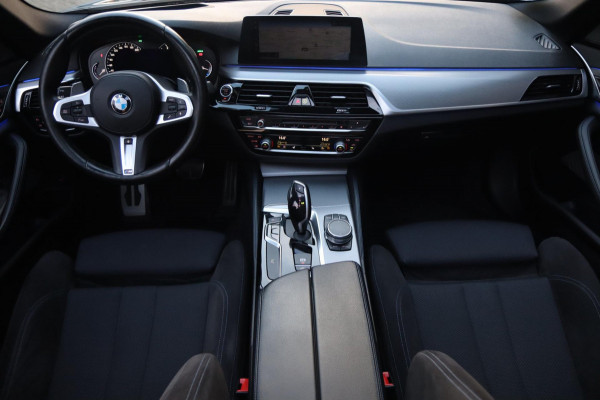 BMW 5 Serie Touring 540i xDrive M Sport / PANODAK / CAMERA / HUD / H&K / KEYLESS / 20''