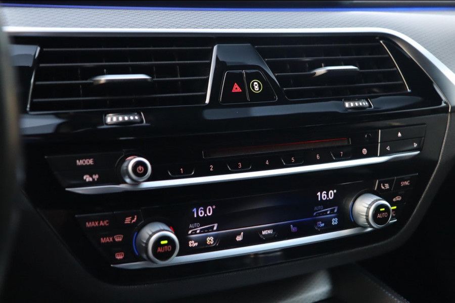 BMW 5 Serie Touring 540i xDrive M Sport / PANODAK / CAMERA / HUD / H&K / KEYLESS / 20''