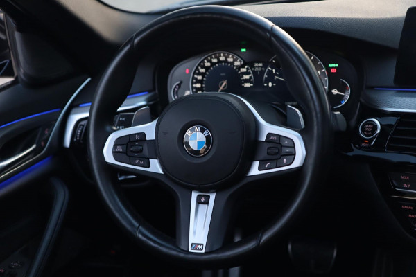 BMW 5 Serie Touring 540i xDrive M Sport / PANODAK / CAMERA / HUD / H&K / KEYLESS / 20''