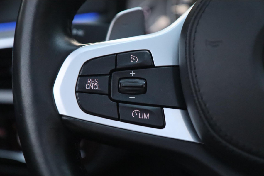 BMW 5 Serie Touring 540i xDrive M Sport / PANODAK / CAMERA / HUD / H&K / KEYLESS / 20''