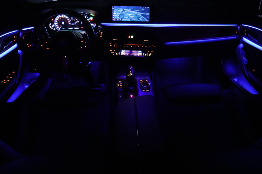 BMW 5 Serie Touring 540i xDrive M Sport / PANODAK / CAMERA / HUD / H&K / KEYLESS / 20''