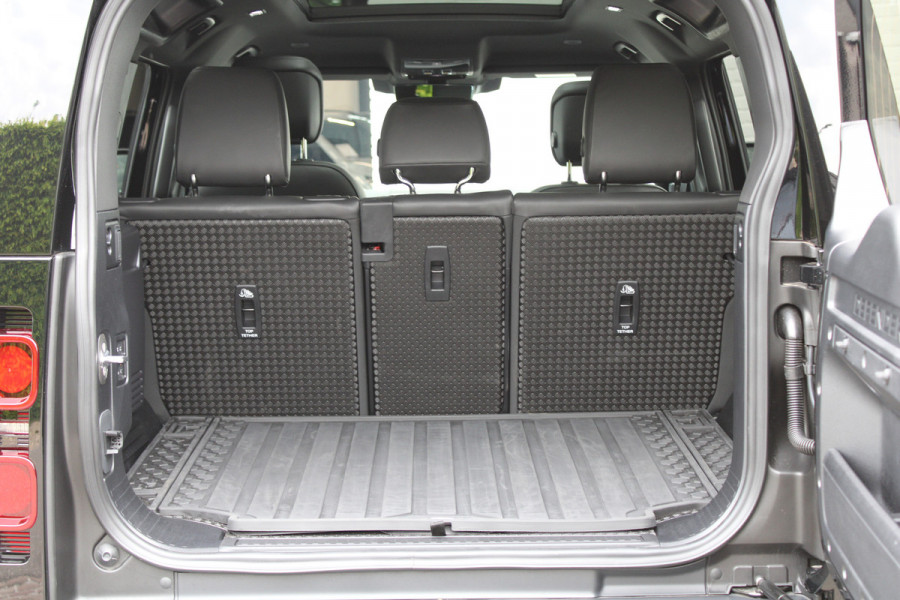 Land Rover Defender 110 3.0 D300 / 110 / X-Dynamic / HSE / Luchtvering / Panorama / Vol Opties / NIEUW