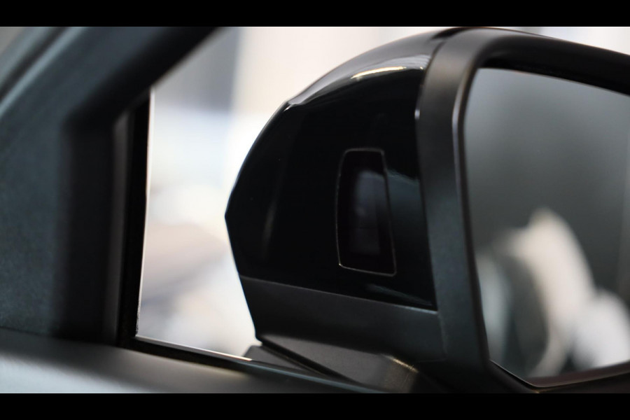 Audi Q3 Sportback 45 TFSI e S Line / 21 Inch / AUT / Acc / Lane Assist / Camera / Dode Hoek / Open Panoramadak / Matrix