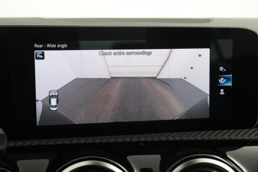 Mercedes-Benz CLA-Klasse 180 Business Solution Automaat (NAVIGATIE, CAMERA, PDC, 1e EIGENAAR, GOED ONDERHOUDEN)