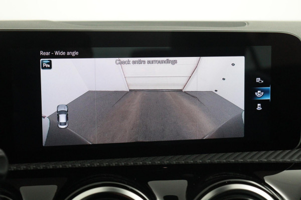 Mercedes-Benz CLA-Klasse 180 Business Solution Automaat (NAVIGATIE, CAMERA, PDC, 1e EIGENAAR, GOED ONDERHOUDEN)