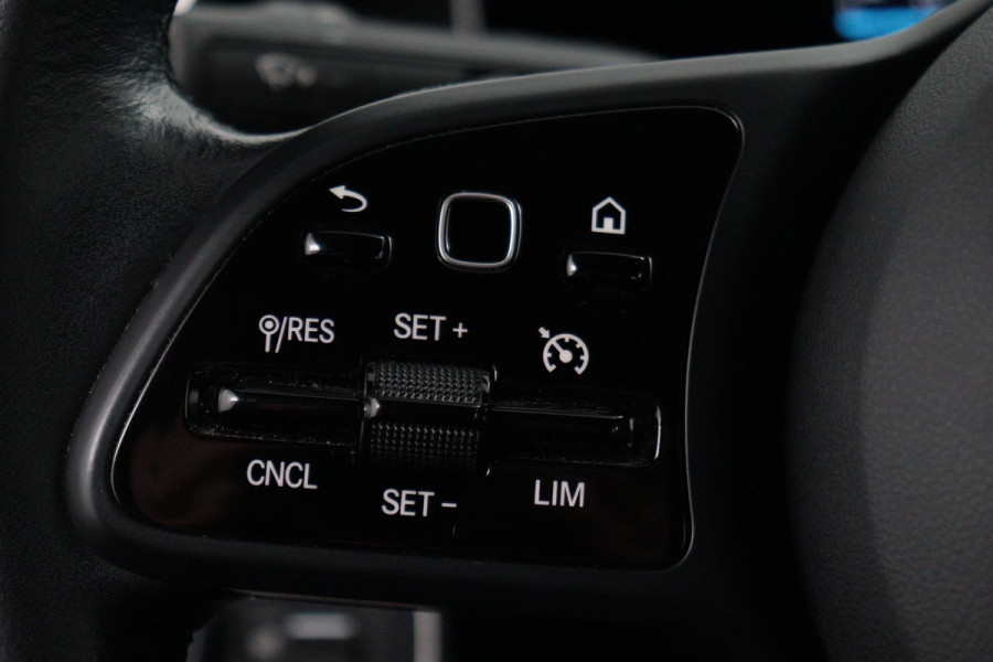 Mercedes-Benz CLA-Klasse 180 Business Solution Automaat (NAVIGATIE, CAMERA, PDC, 1e EIGENAAR, GOED ONDERHOUDEN)