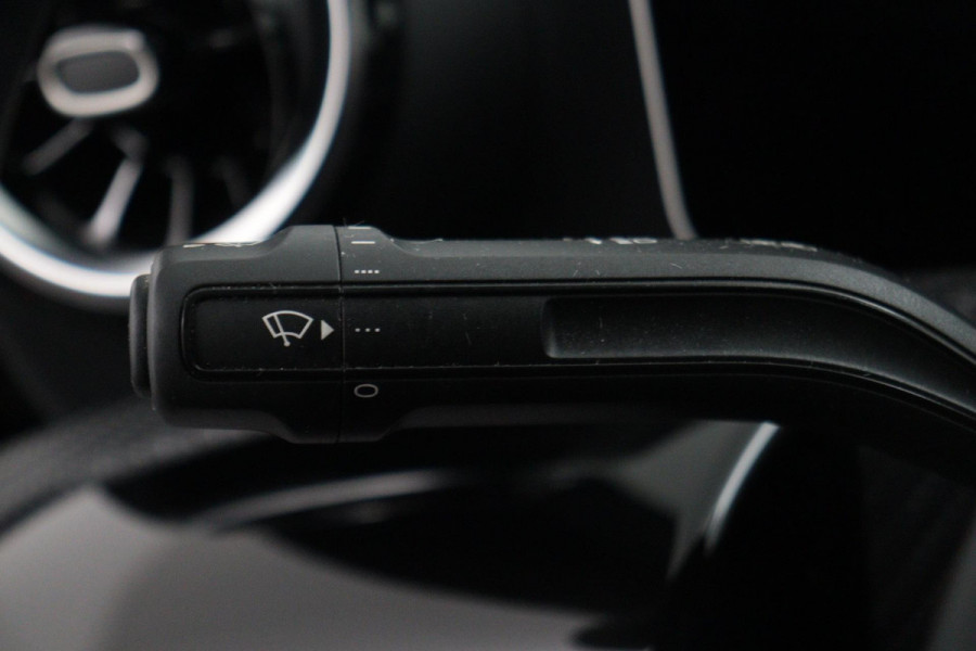 Mercedes-Benz CLA-Klasse 180 Business Solution Automaat (NAVIGATIE, CAMERA, PDC, 1e EIGENAAR, GOED ONDERHOUDEN)