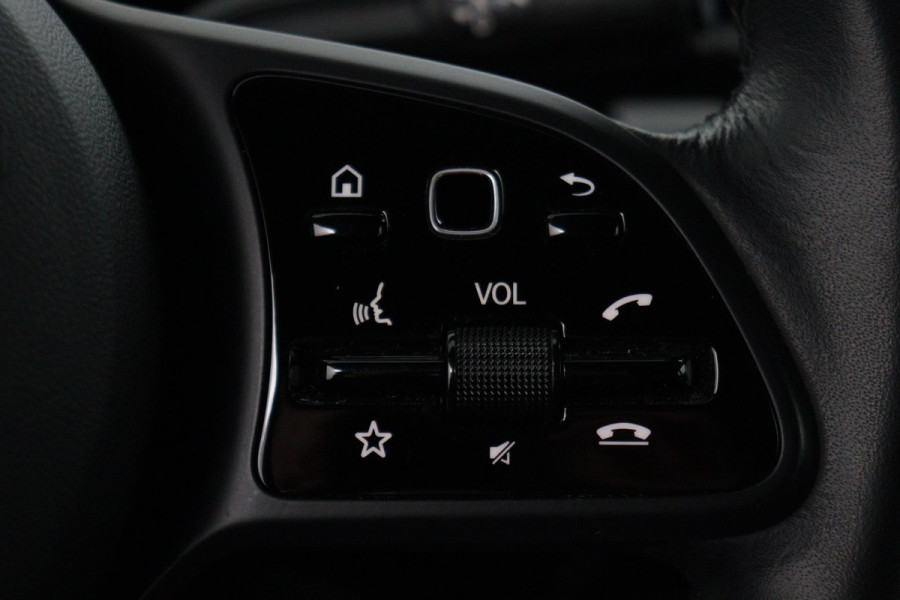Mercedes-Benz CLA-Klasse 180 Business Solution Automaat (NAVIGATIE, CAMERA, PDC, 1e EIGENAAR, GOED ONDERHOUDEN)