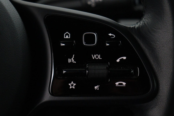 Mercedes-Benz CLA-Klasse 180 Business Solution Automaat (NAVIGATIE, CAMERA, PDC, 1e EIGENAAR, GOED ONDERHOUDEN)