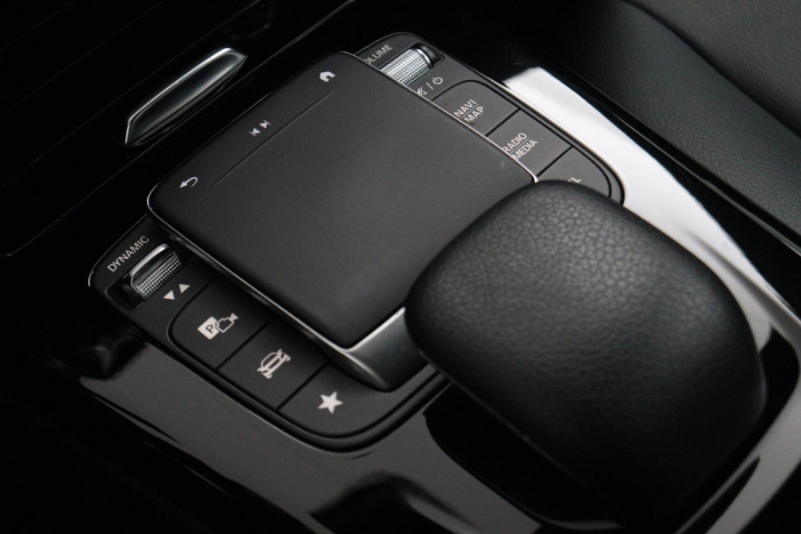Mercedes-Benz CLA-Klasse 180 Business Solution Automaat (NAVIGATIE, CAMERA, PDC, 1e EIGENAAR, GOED ONDERHOUDEN)