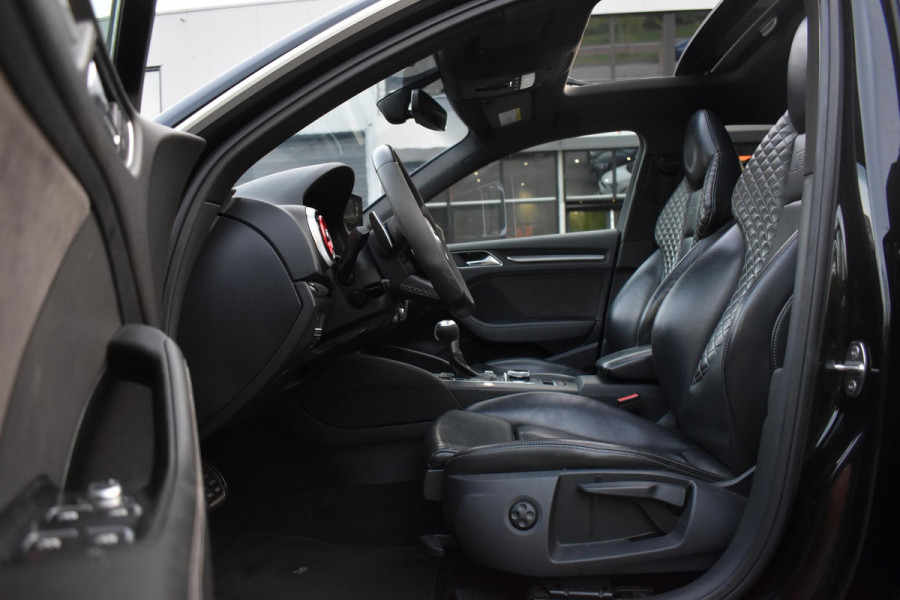 Audi A3 Sportback 2.5 TFSI RS 3 quattro Pano Kuipstoelen B&O Leder RS3