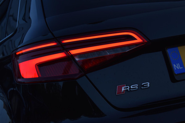 Audi A3 Sportback 2.5 TFSI RS 3 quattro Pano Kuipstoelen B&O Leder RS3