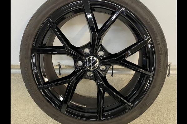 Volkswagen Golf 2.0 TSI GTI Clubsport 300 pk Automaat (DSG) | Navigatie | Panoramadak | Parkeersensoren | Matrix LED koplampen | Stoelverwarming | Lichtmetalen velgen 19" |