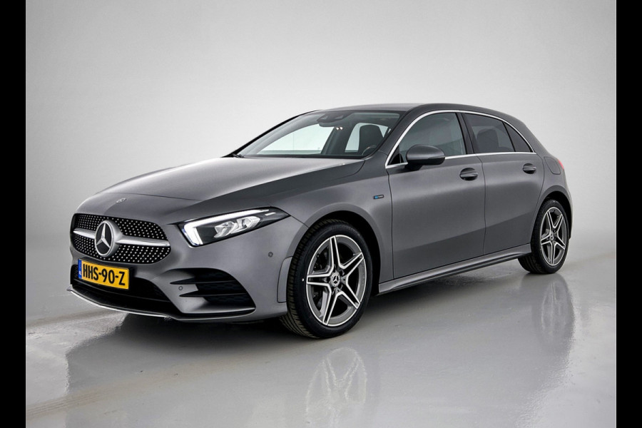 Mercedes-Benz A-Klasse 250 e AMG Plug-In Hybride | AMG Line | Lederen Bekleding | Spiegelpakket | Smartphone intergratie | Inclusief 24 maanden MB Certified garantie voor Europa.