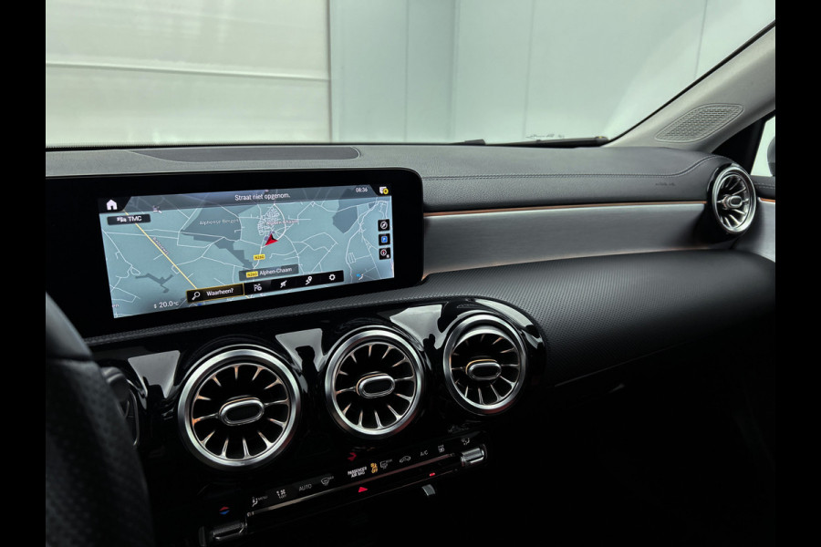Mercedes-Benz A-Klasse 250 e AMG Plug-In Hybride | AMG Line | Lederen Bekleding | Spiegelpakket | Smartphone intergratie | Inclusief 24 maanden MB Certified garantie voor Europa.