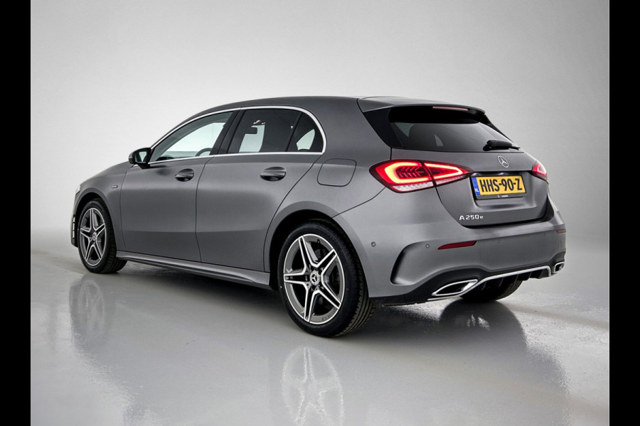 Mercedes-Benz A-Klasse 250 e AMG Plug-In Hybride | AMG Line | Lederen Bekleding | Spiegelpakket | Smartphone intergratie | Inclusief 24 maanden MB Certified garantie voor Europa.