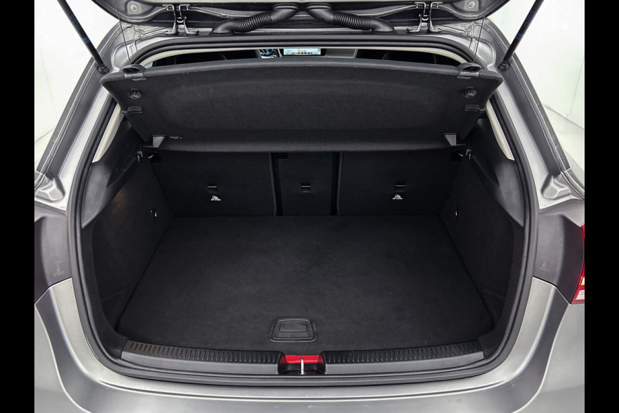 Mercedes-Benz A-Klasse 250 e AMG Plug-In Hybride | AMG Line | Lederen Bekleding | Spiegelpakket | Smartphone intergratie | Inclusief 24 maanden MB Certified garantie voor Europa.