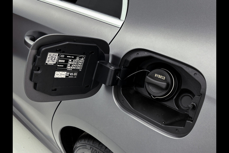 Mercedes-Benz A-Klasse 250 e AMG Plug-In Hybride | AMG Line | Lederen Bekleding | Spiegelpakket | Smartphone intergratie | Inclusief 24 maanden MB Certified garantie voor Europa.