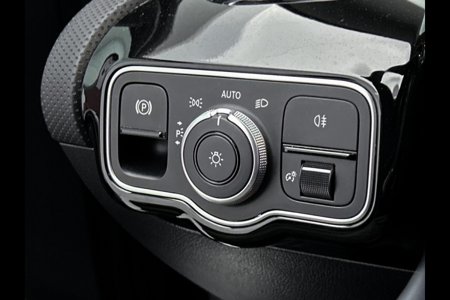 Mercedes-Benz A-Klasse 250 e AMG Plug-In Hybride | AMG Line | Lederen Bekleding | Spiegelpakket | Smartphone intergratie | Inclusief 24 maanden MB Certified garantie voor Europa.