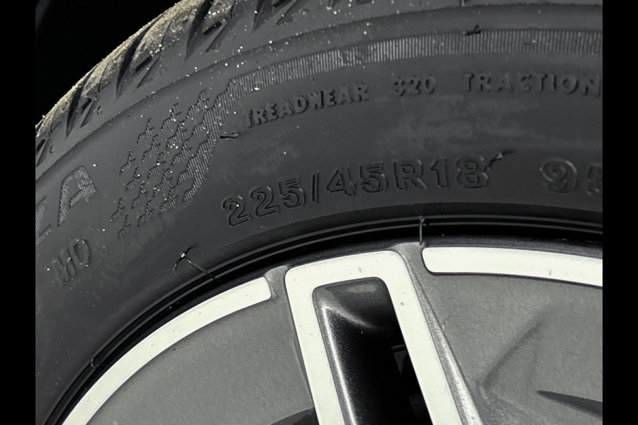 Mercedes-Benz A-Klasse 250 e AMG Plug-In Hybride | AMG Line | Lederen Bekleding | Spiegelpakket | Smartphone intergratie | Inclusief 24 maanden MB Certified garantie voor Europa.