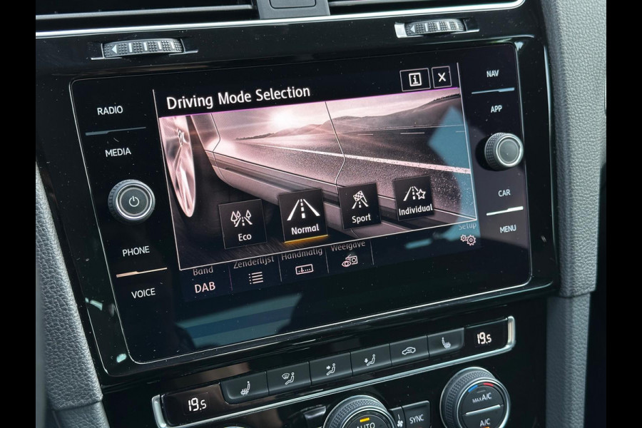 Volkswagen Golf 1.5 TSI 3x R-Line DSG Virtual Carplay LED 18''