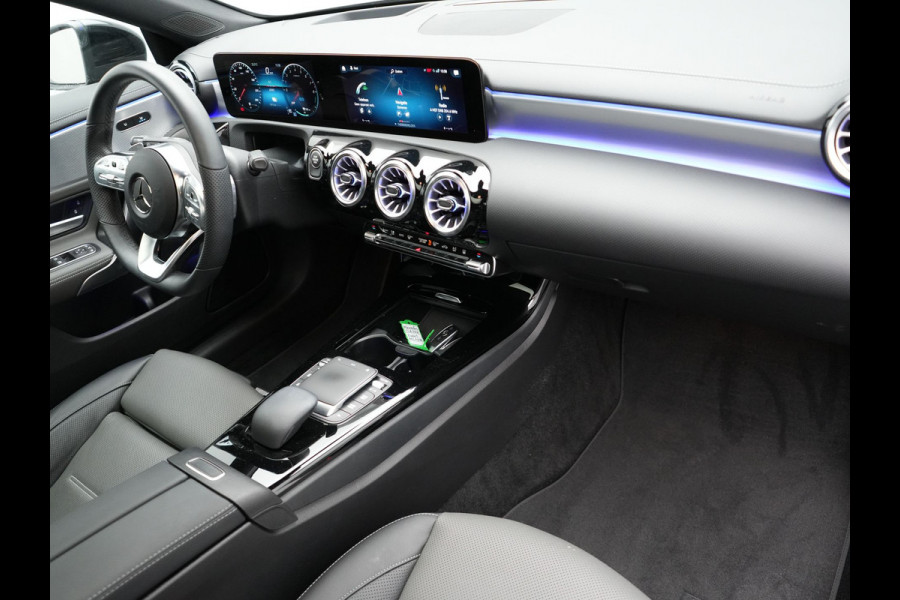 Mercedes-Benz CLA-Klasse Shooting Brake 250 e AMG Plug In Hybrid PHEV | Panodak | Alcantara Sportstoelen Verwarmd & Ventilatie | Widescreen Navi | L.M. 19" | Sfeerverlichting | Carplay | 360 Camera |