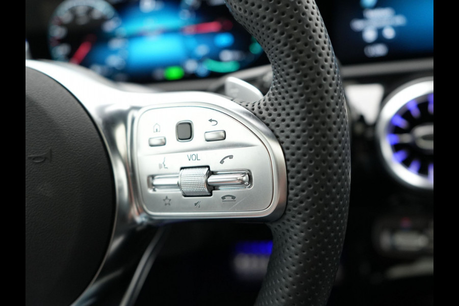 Mercedes-Benz CLA-Klasse Shooting Brake 250 e AMG Plug In Hybrid PHEV | Panodak | Alcantara Sportstoelen Verwarmd & Ventilatie | Widescreen Navi | L.M. 19" | Sfeerverlichting | Carplay | 360 Camera |