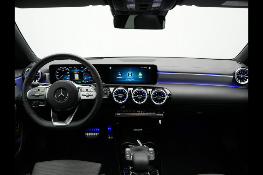 Mercedes-Benz CLA-Klasse Shooting Brake 250 e AMG Plug In Hybrid PHEV | Panodak | Alcantara Sportstoelen Verwarmd & Ventilatie | Widescreen Navi | L.M. 19" | Sfeerverlichting | Carplay | 360 Camera |